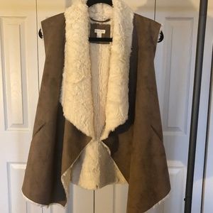 Faux fur vest with pockets